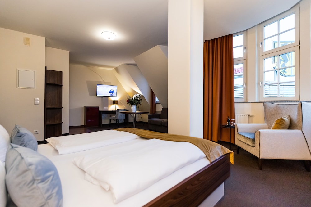 Standard Double or Twin Room - Photo 16