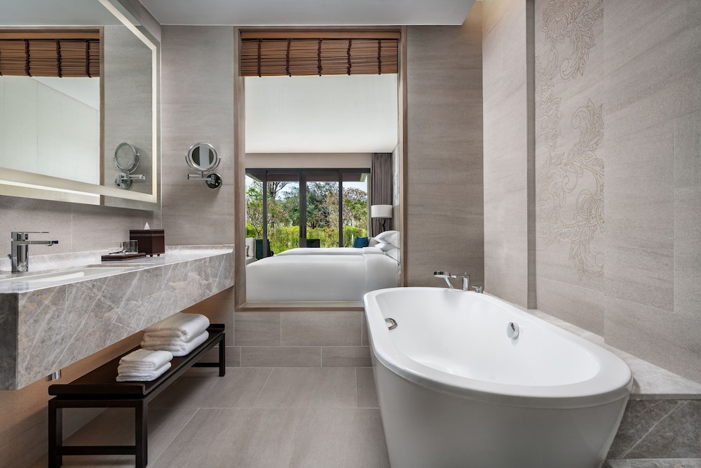 Deluxe Room, 2 Twin Beds (Pool Access) - Photo 3