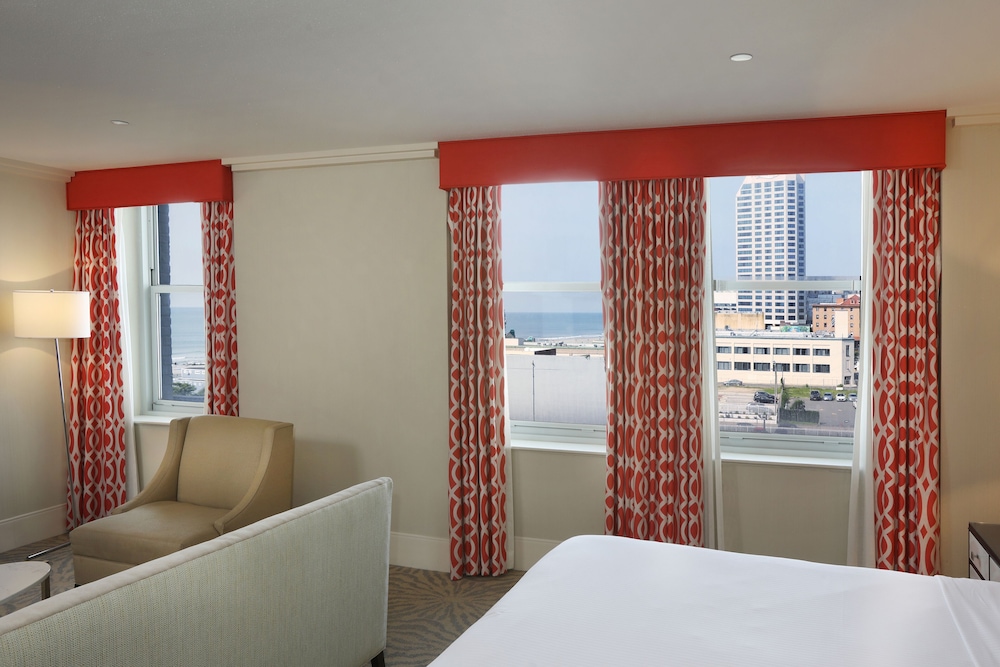 Suite, 1 King Bed (Coral Junior Suite) - Photo 4