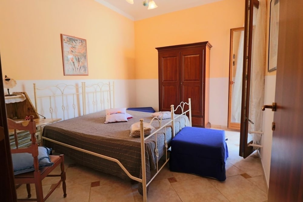 House, Multiple Beds (Donna Lucia) photo 1