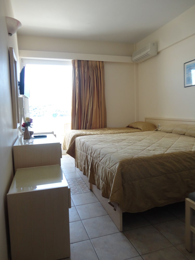 Family Room, Connecting Rooms - Photo 1