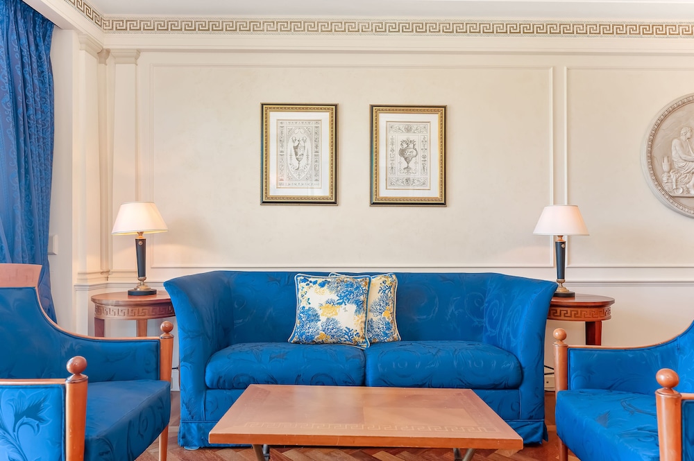 Deluxe Suite - Photo 3