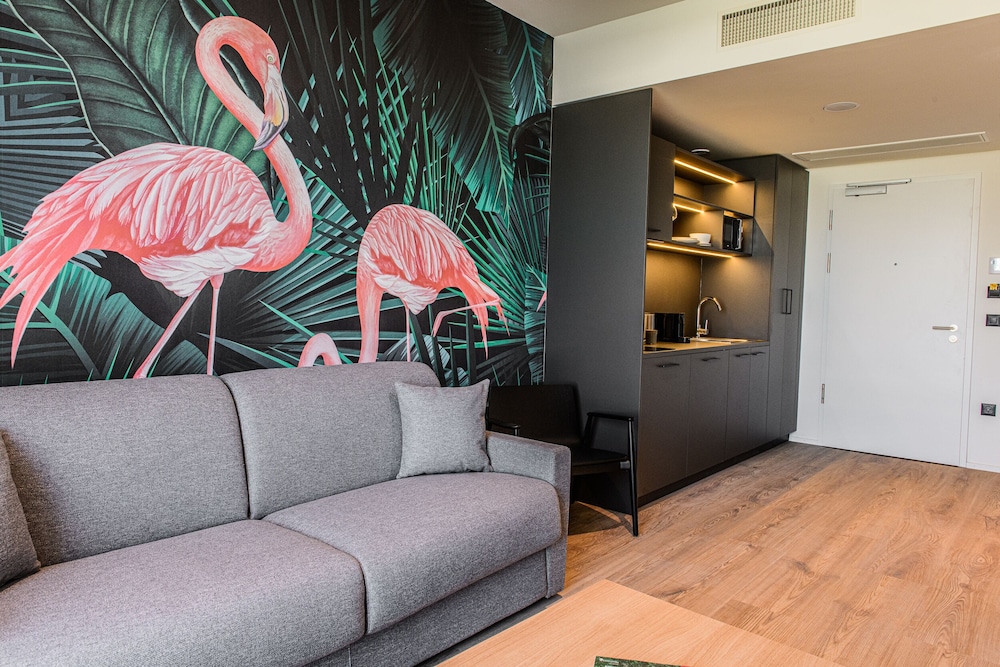 Suite - Photo 2