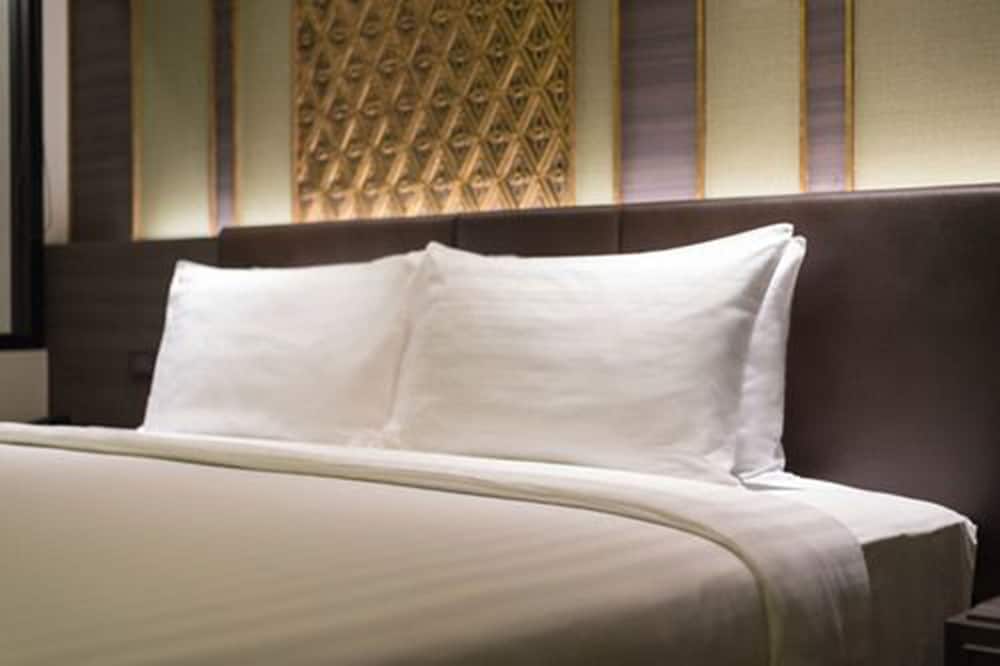 Deluxe Double Room, City View photo 3