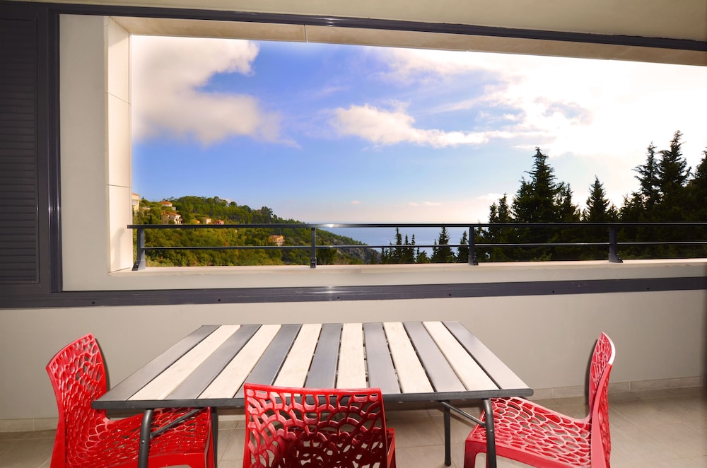 Standard Suite - Photo 10