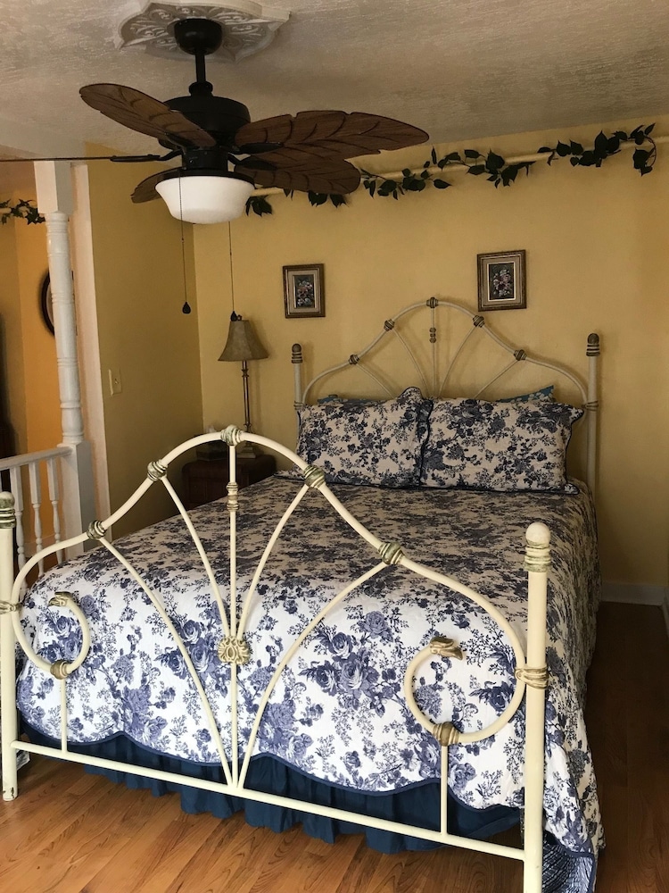 Sapphire Suite, Multiple Beds (Third floor) photo 2
