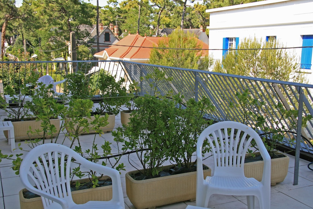 Superior Double Room, Balcony, Partial Sea View photo 2