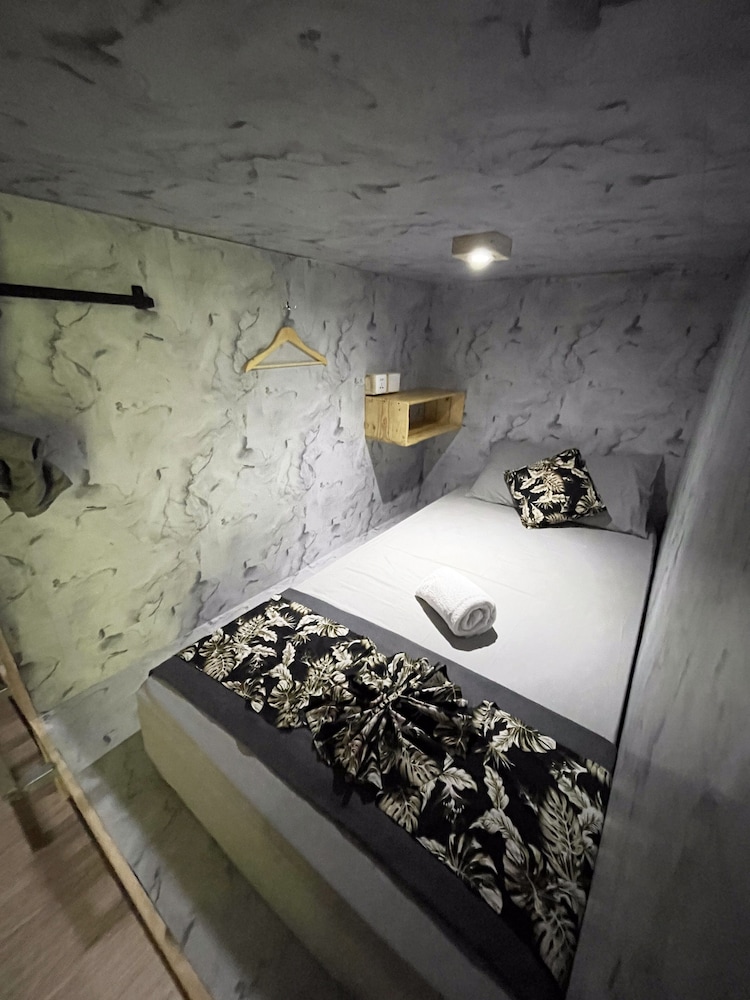 Deluxe Shared Dormitory photo 3