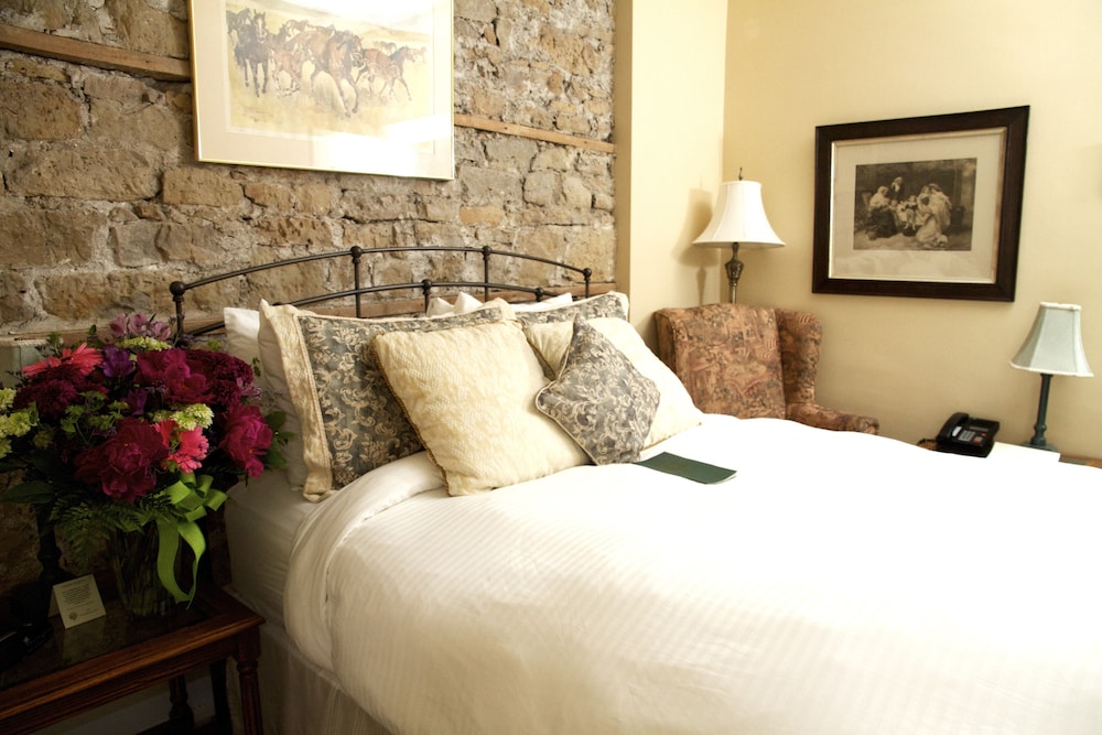 Comfort Room, 1 Queen Bed