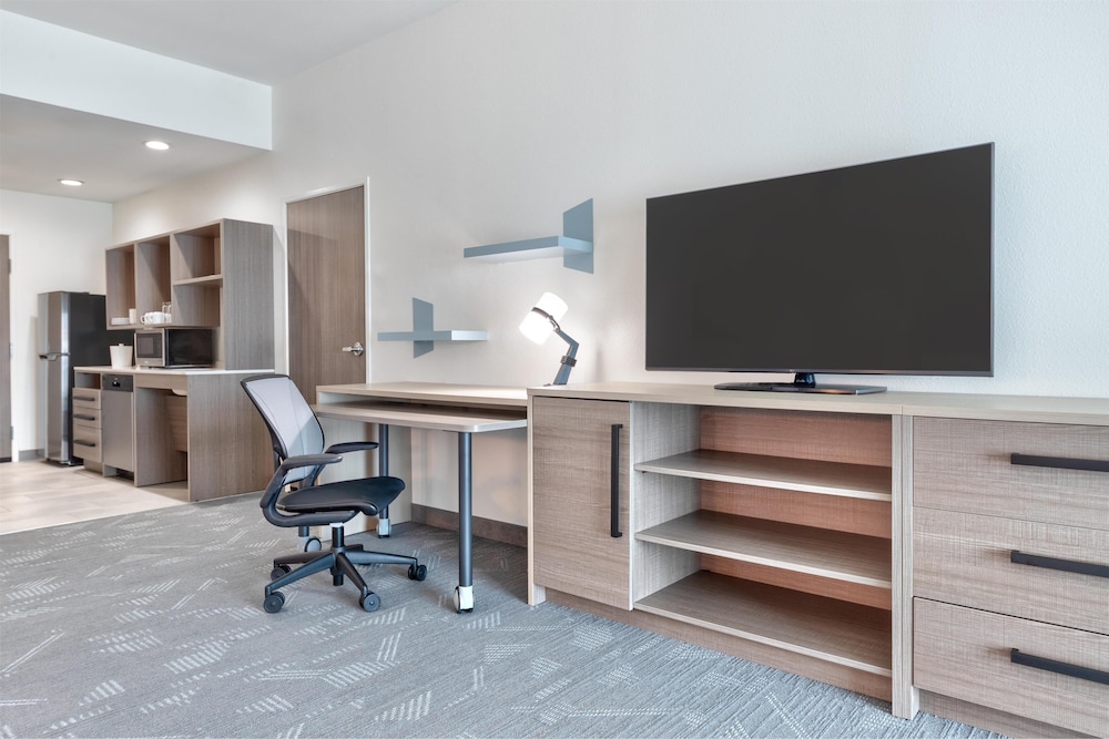 Suite, 1 Bedroom - Photo 2