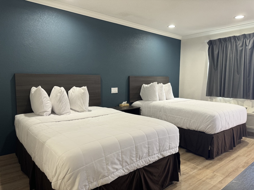 Room, 2 Double Beds, Non Smoking - Photo 1