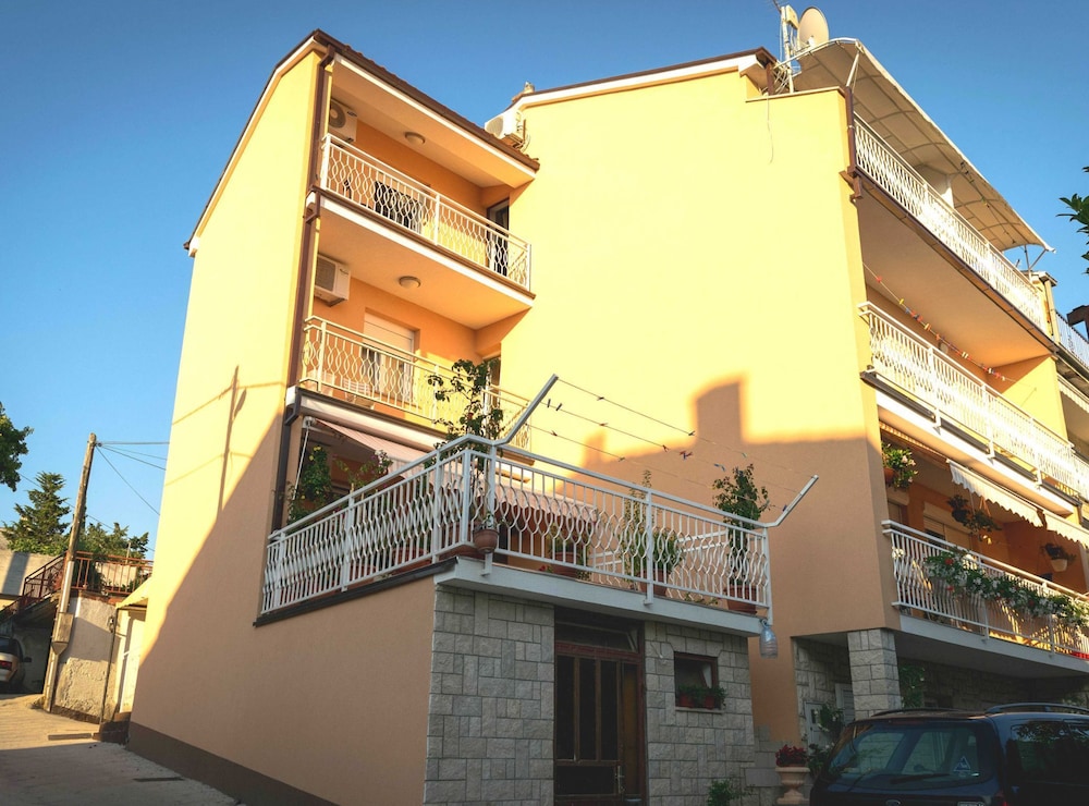 Apartment (One Bedroom Apartment with Balcony)