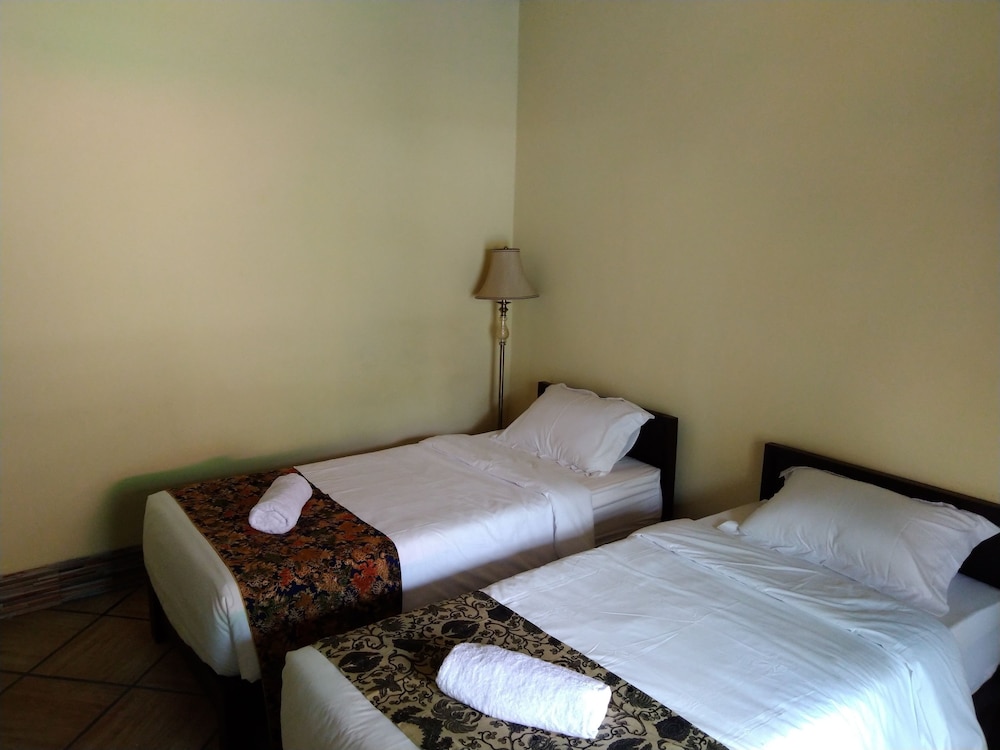 Standard Twin Room photo 3