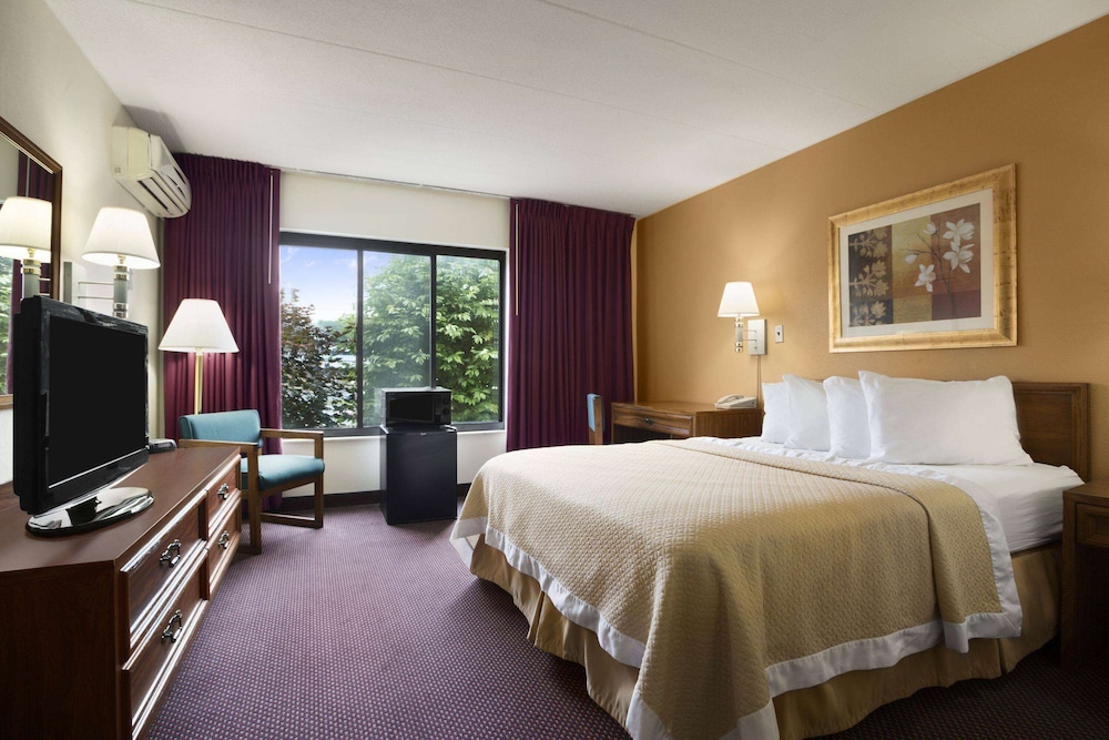 Standard Room, 1 Queen Bed, Non Smoking photo 1