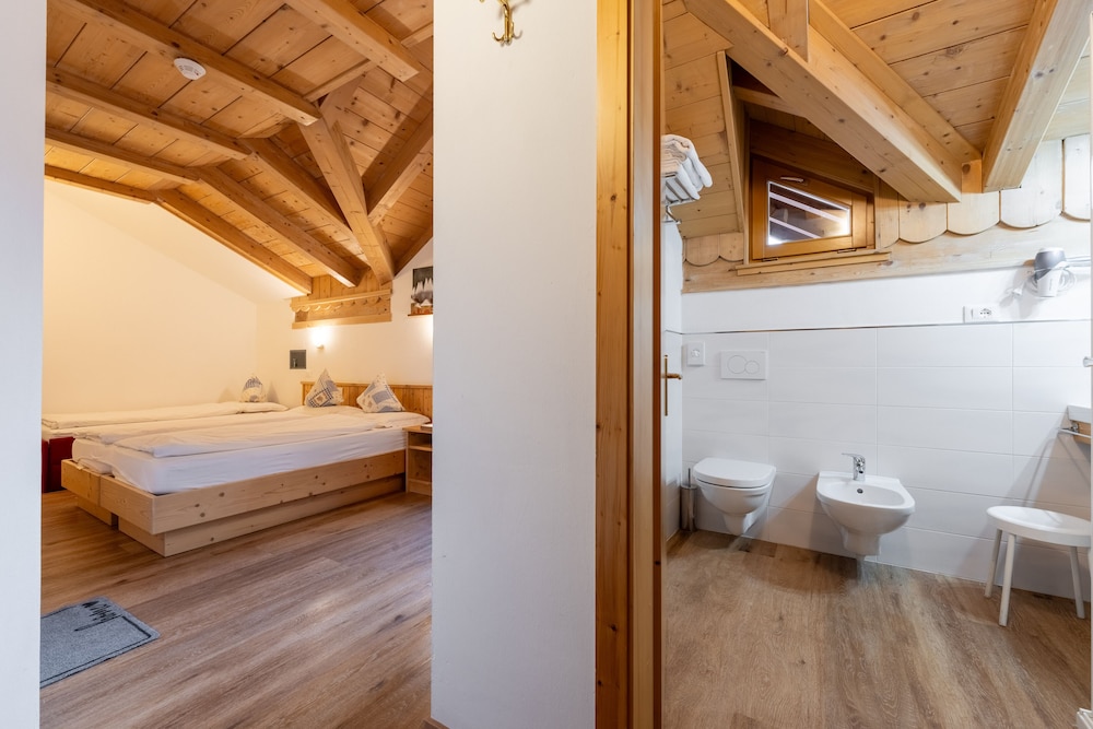 Standard Quadruple Room, Mountain View - Photo 11