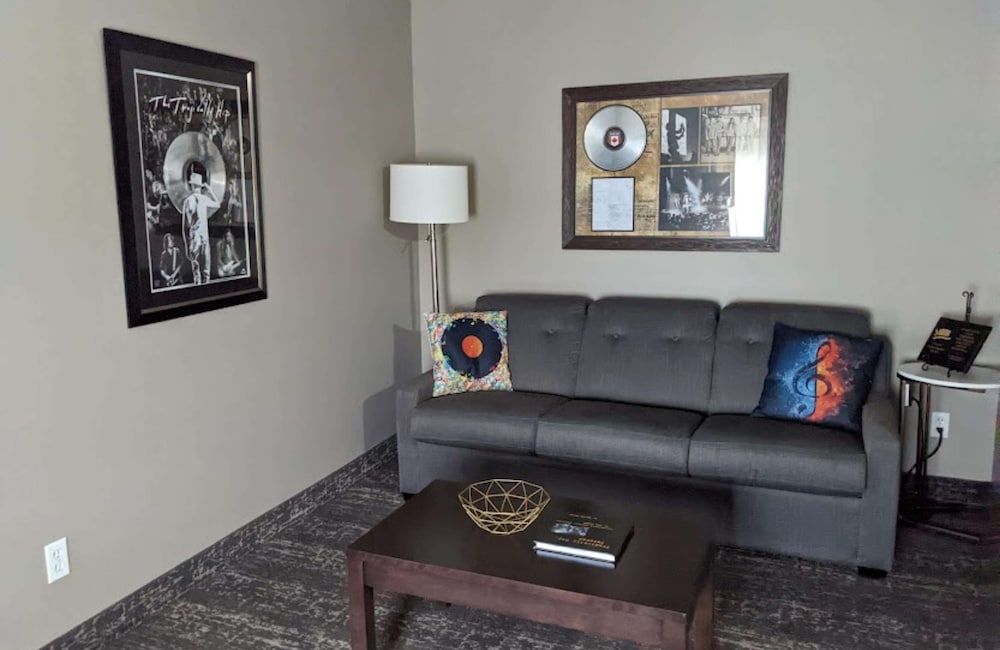 Suite, 1 King Bed, Non Smoking, Refrigerator & Microwave (Theme Room;with Sofabed)