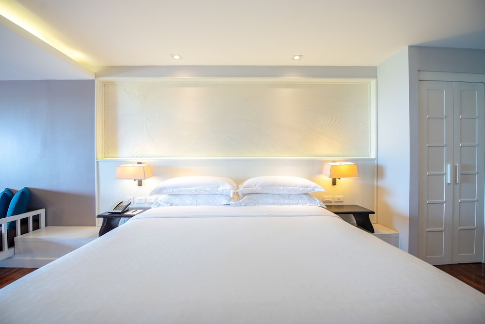 Room, 1 King Bed, Balcony - Photo 5