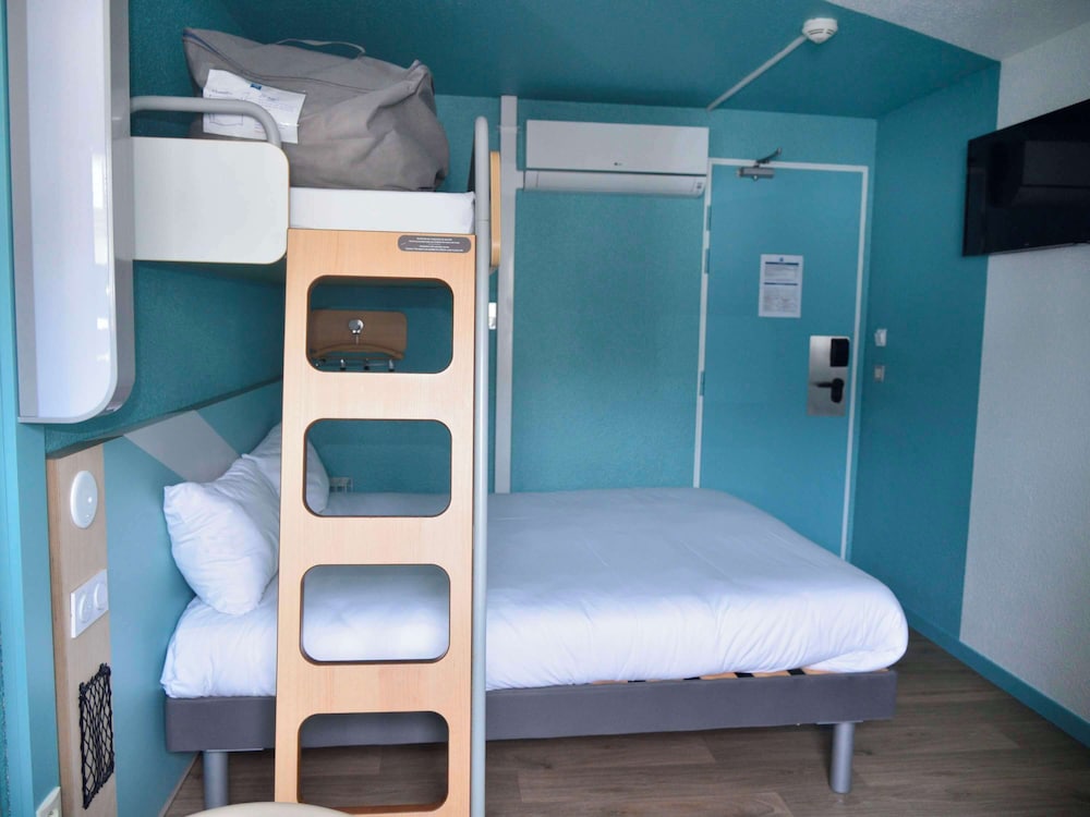 Standard Room, 3 Twin Beds photo 1
