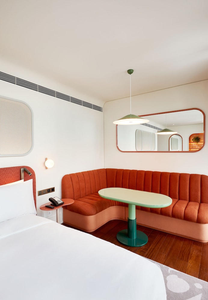 Deluxe Room, 1 King Bed