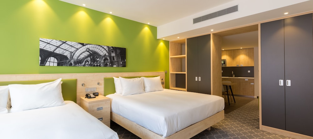 Family Room, Multiple Beds (with kitchenette)