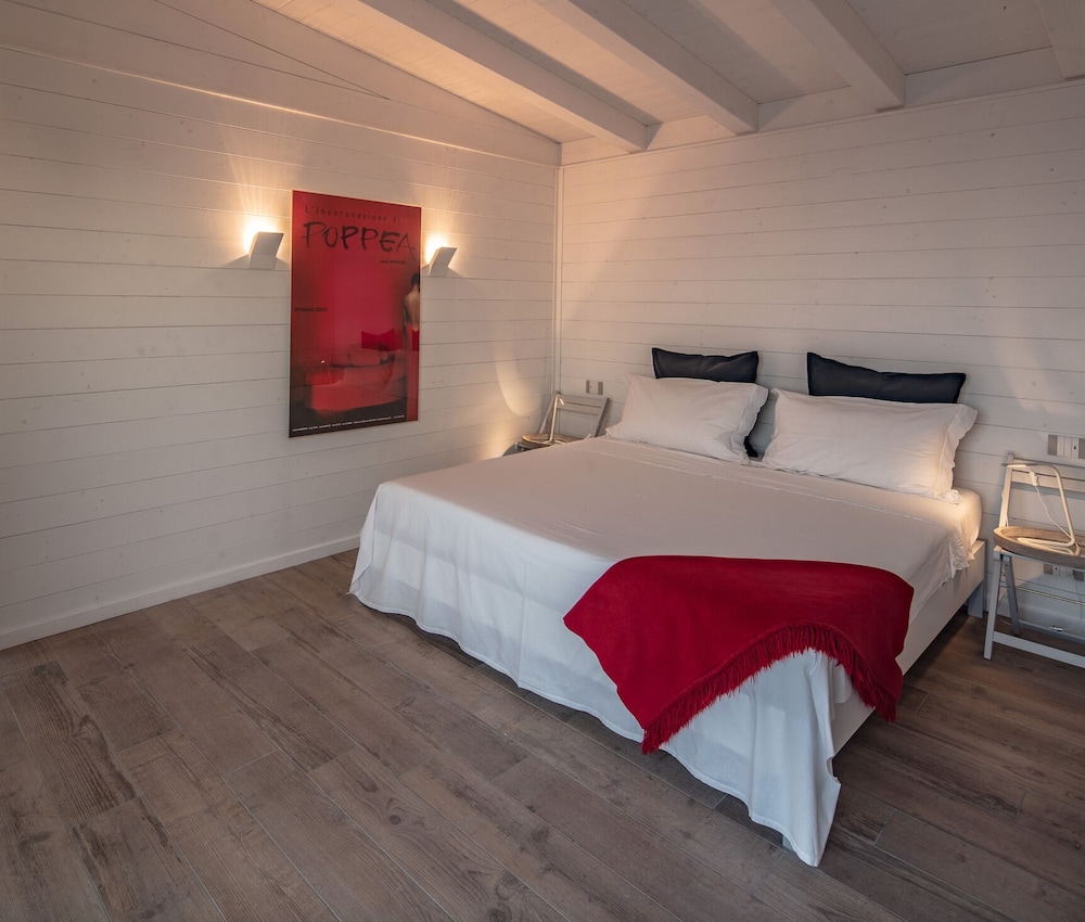 Deluxe Double Room photo 2