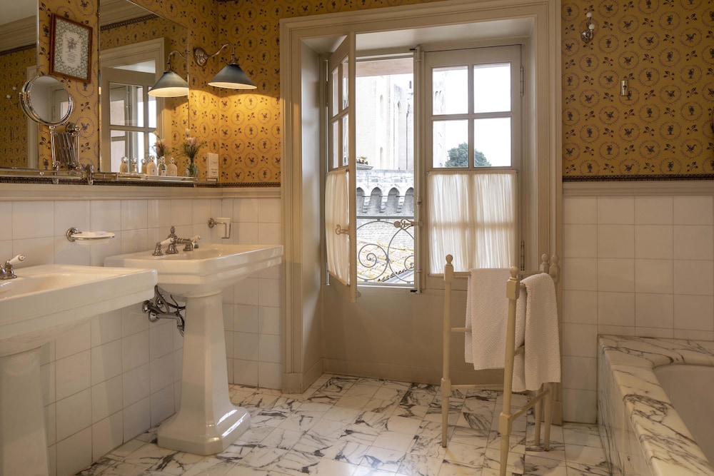 Deluxe Room - Photo 7