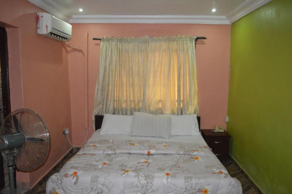 Royal Room - Photo 6