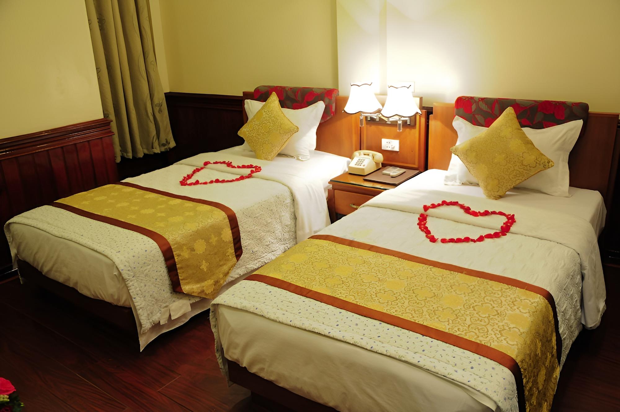 Twin Room (2)