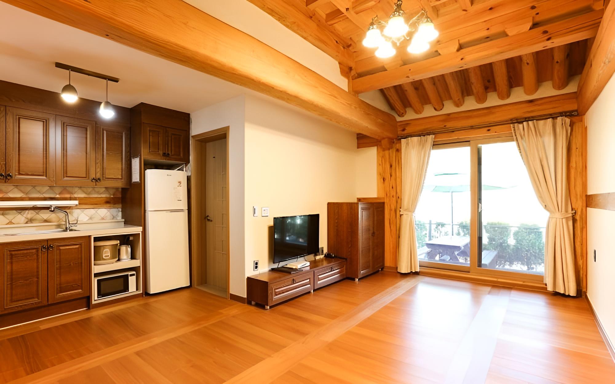 Room (Deuknyeo (Ondol Room))