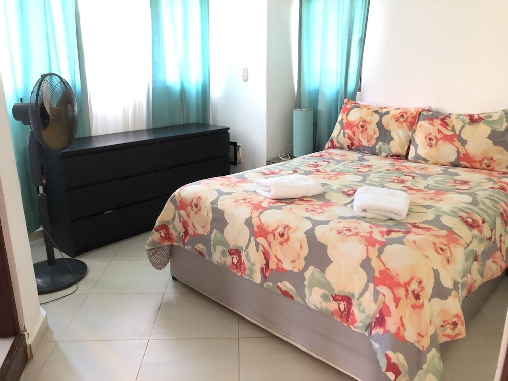 Executive Cottage, 2 Bedrooms, Ocean View, Beachfront