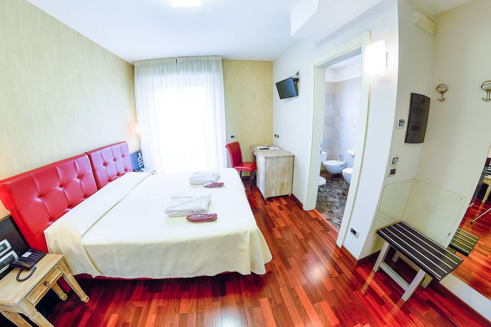 Double Room Single Use, Balcony - Photo 1