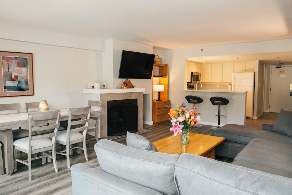 Suite 202, Two Bedrooms, Gold