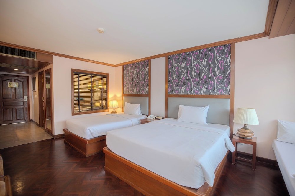 Premium Pool View Family Room with Balcony photo 2