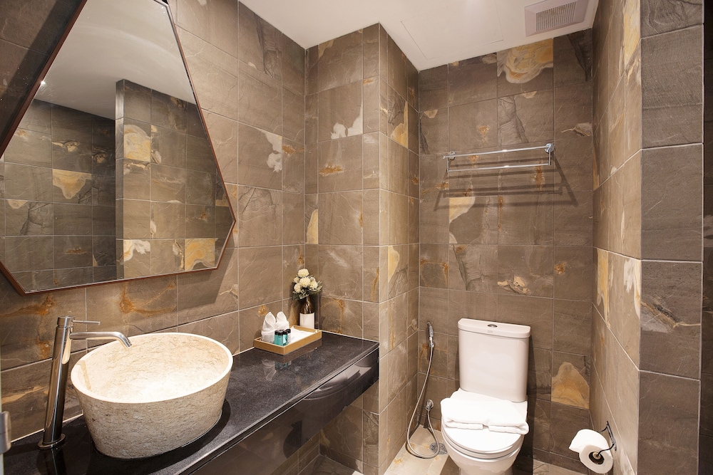 Grand Deluxe Room - Photo 9