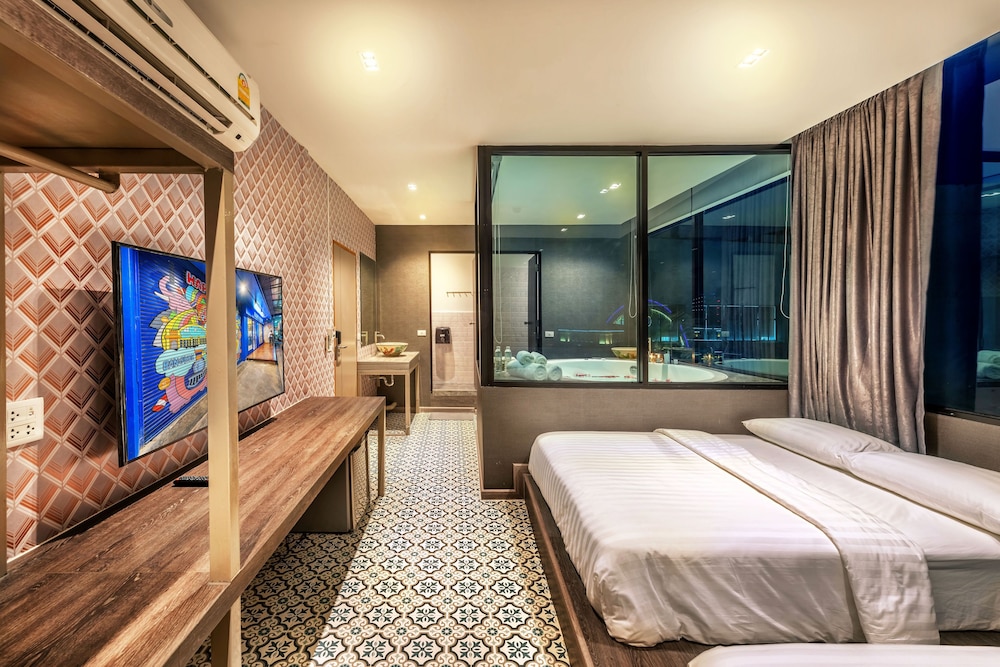 Deluxe Double Room with Jacuzzi photo 2
