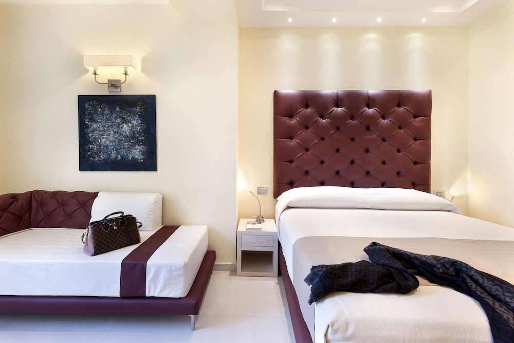Deluxe Double Room, 1 King Bed photo 2