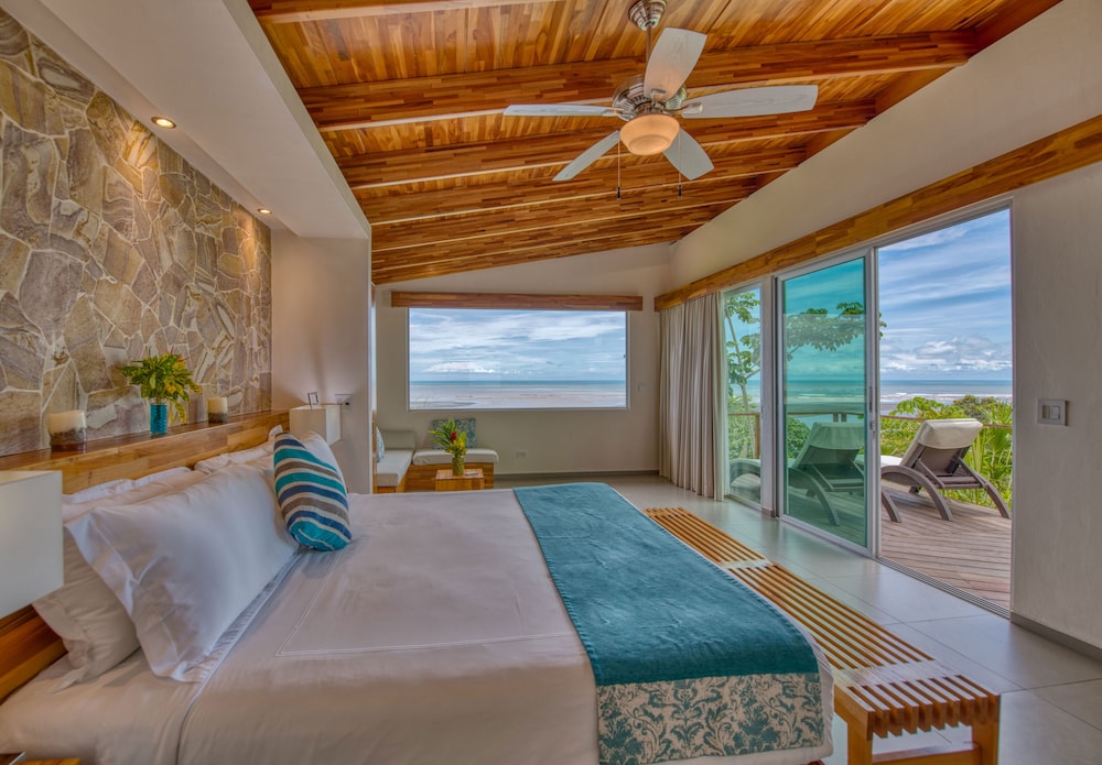 Luxury Suite, 1 King Bed with Sofa bed, Ocean View