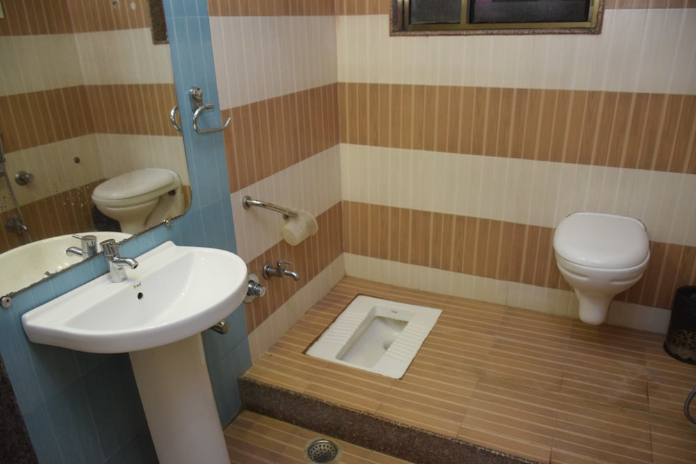 Basic Room, 1 Double Bed photo 3