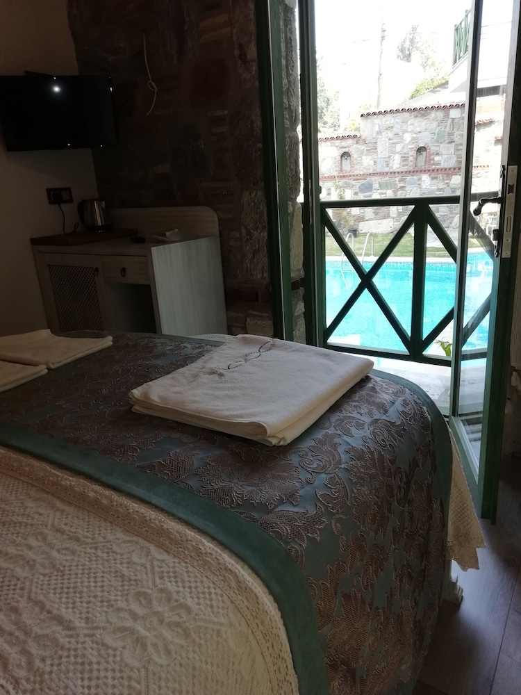 Economy Double Room photo 2