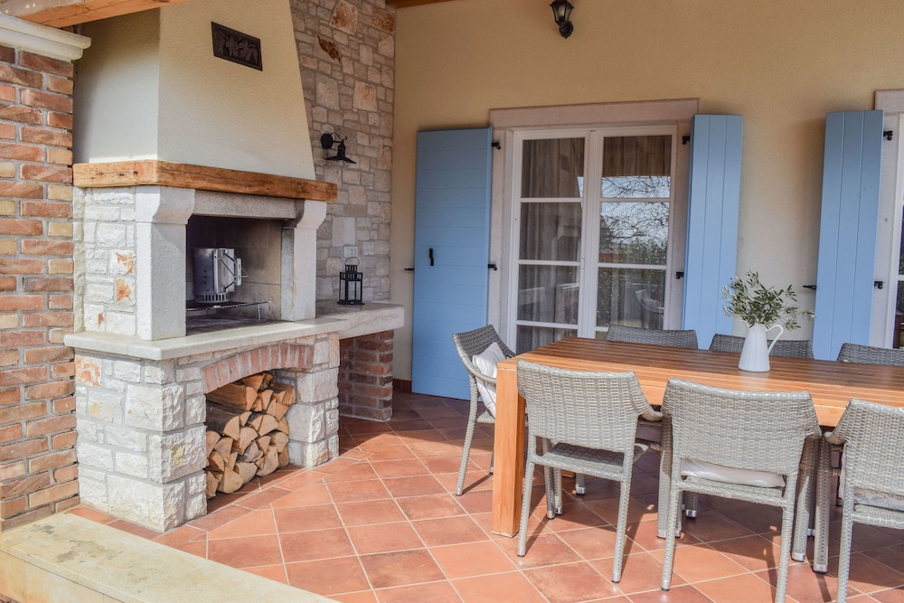 Family Villa, Multiple Beds, Non Smoking, Pool View photo 2