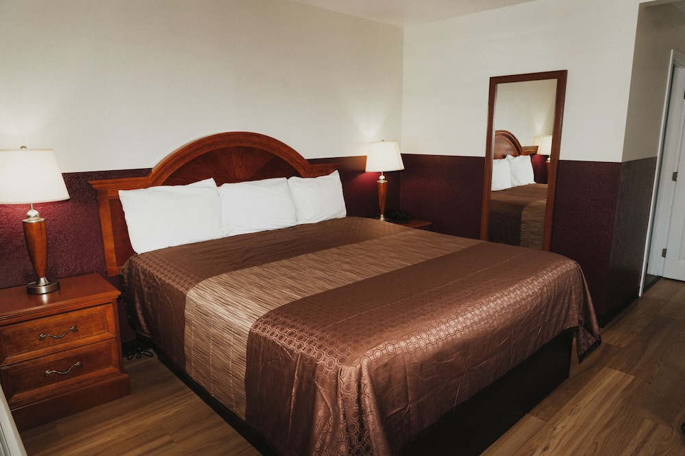 Standard Room, 1 King Bed - Photo 2