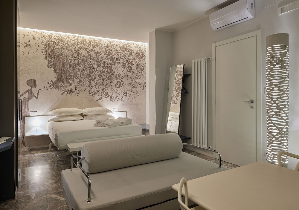 Luxury Suite, Balcony (Lettera)
