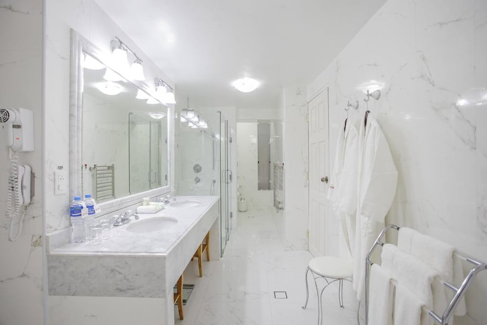 Suite - Photo 4