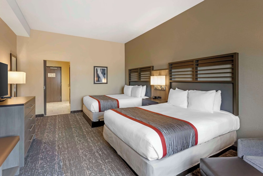 Suite, Multiple Beds, Accessible, Non Smoking (Kitchen & Sofabed)
