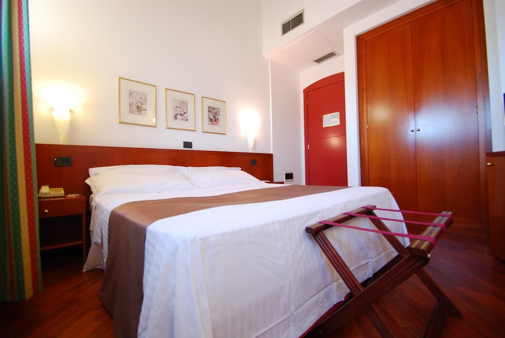Standard Double Room - Photo 4