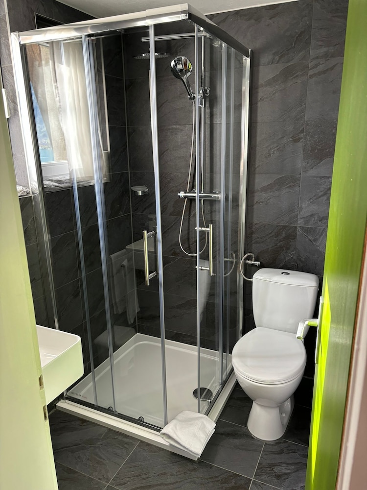 Double Room, 1 Queen Bed, Balcony, Lake View photo 2
