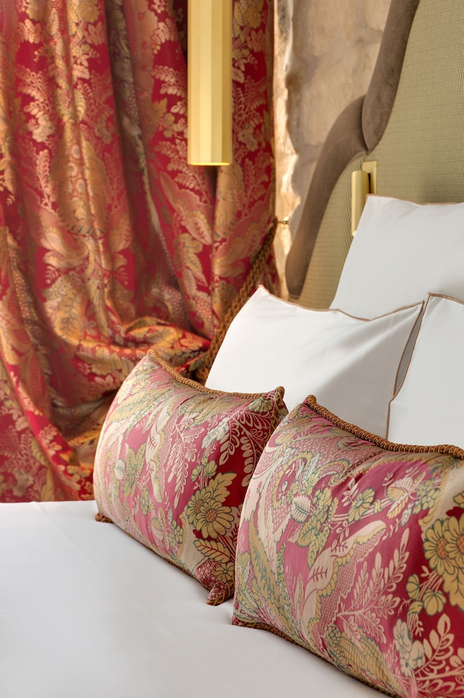 Royal Suite, 1 King Bed, Jetted Tub photo 3