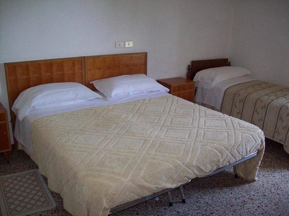 Double Room, Hill View