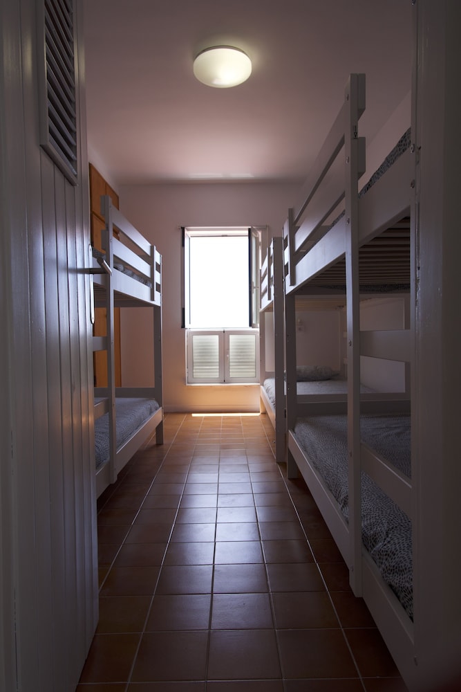 Dormitorio Compartido Estándar (VIII)