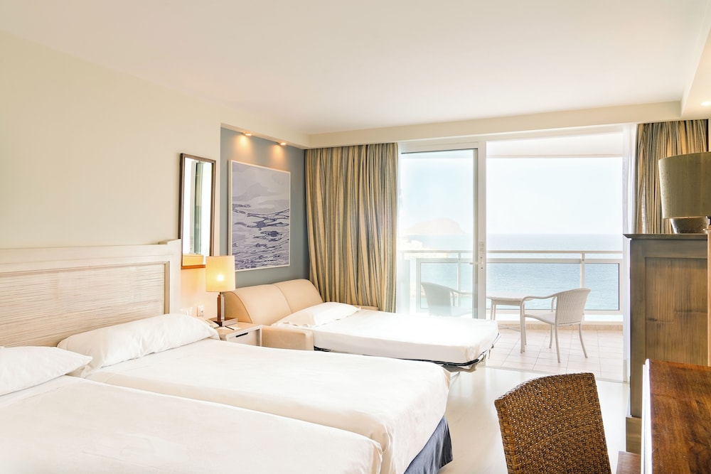 Signature Room, Balcony, Ocean View (2 Adults and 2 Children)